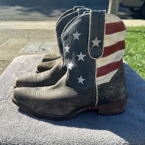 Roper size 9 short Cowboy boots.